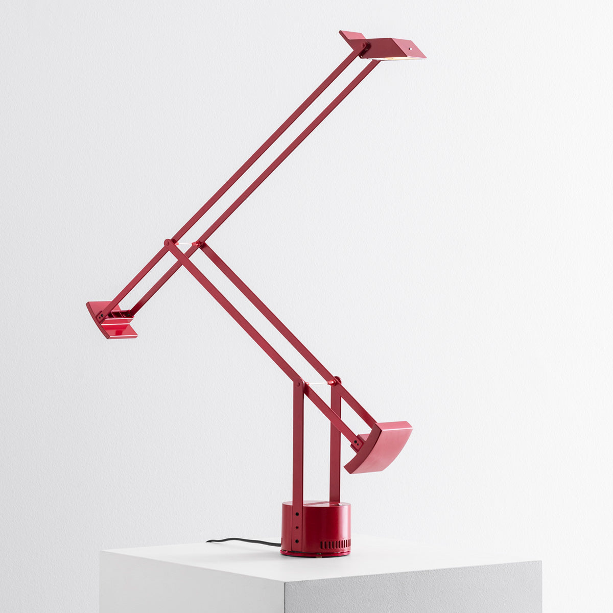 Artemide Tizio LED Red (発売50周年記念限定品)
