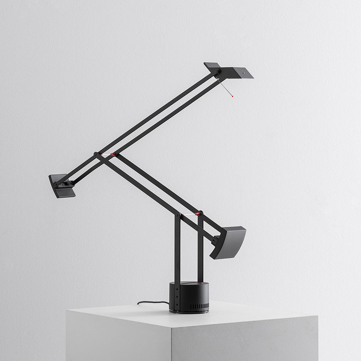 Artemide Tizio Black