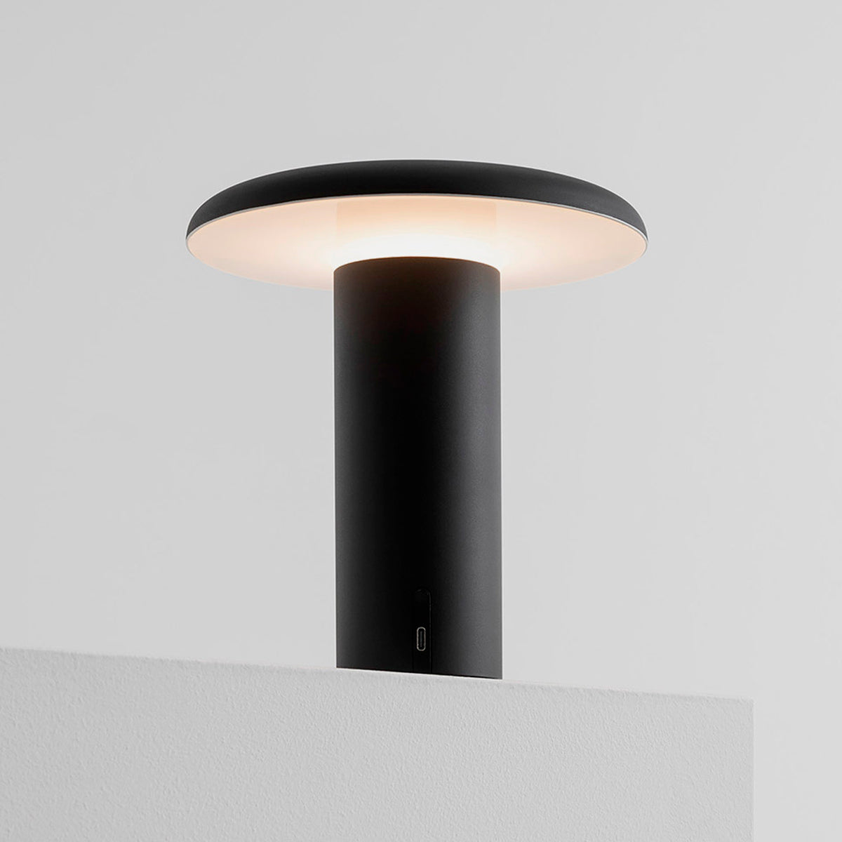 Artemide Takku Portable Light Black