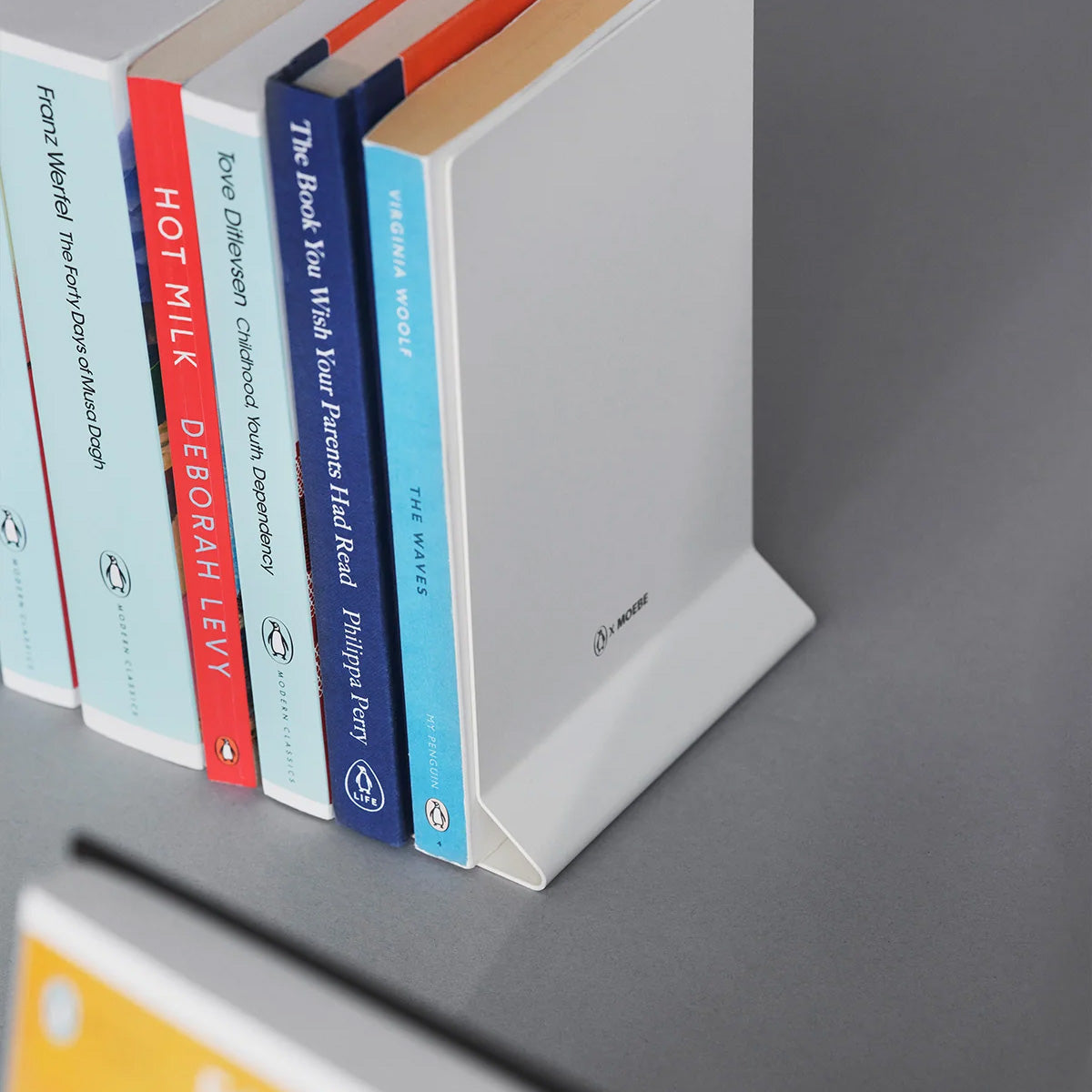 MOEBE Book Stand Moebe x Penguin Sand