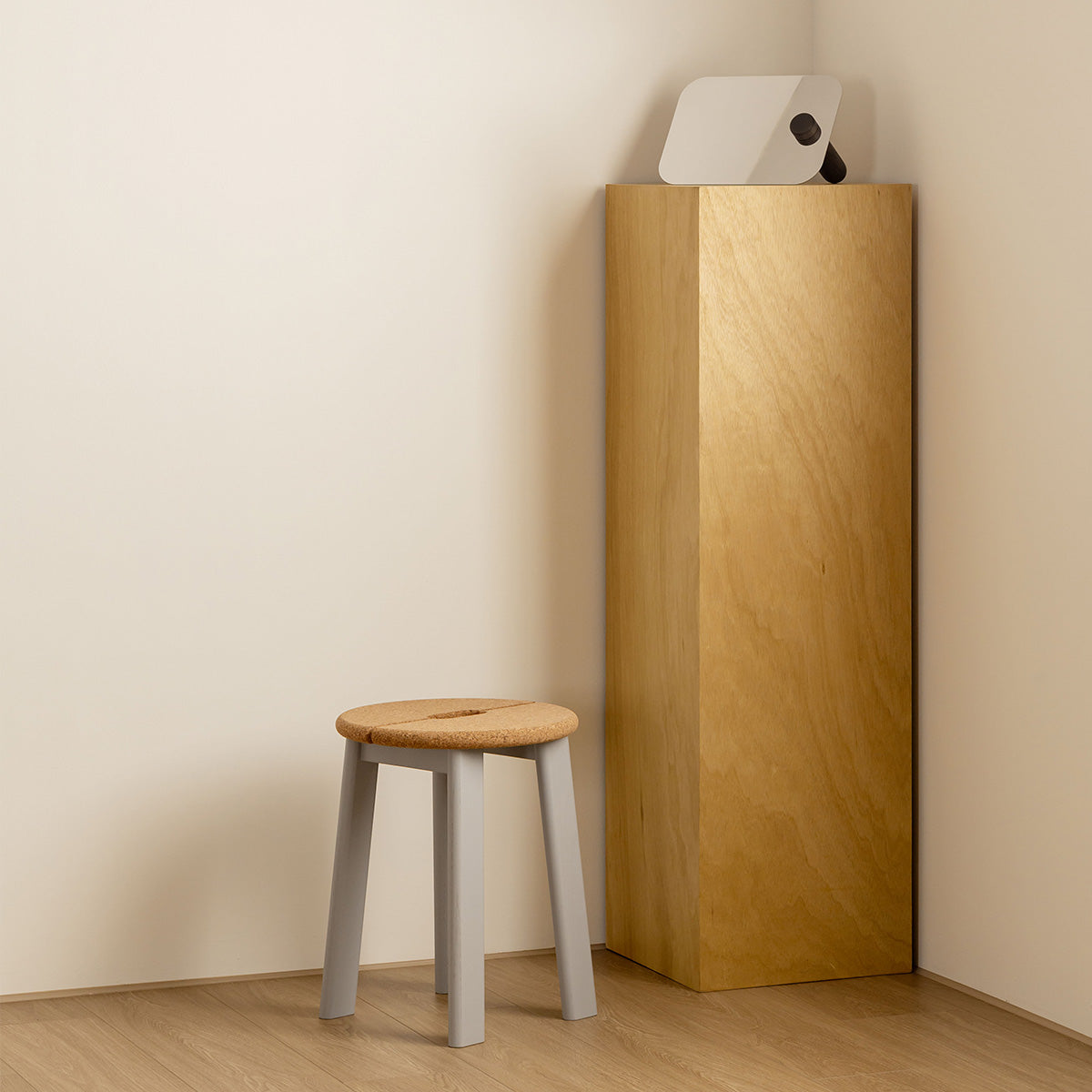 esaila Bravo Stool Grey Ash Cork