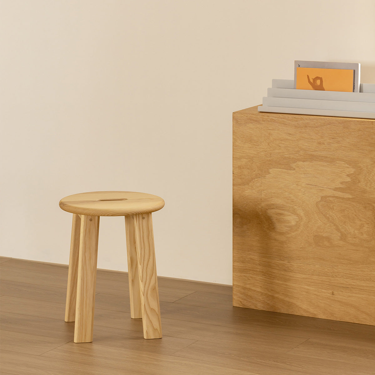 esaila Bravo Stool Natural Ash