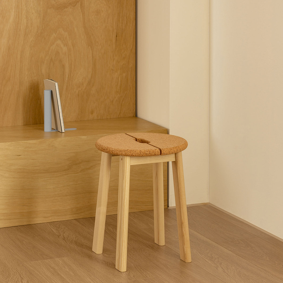 esaila Bravo Stool Natural Ash Cork
