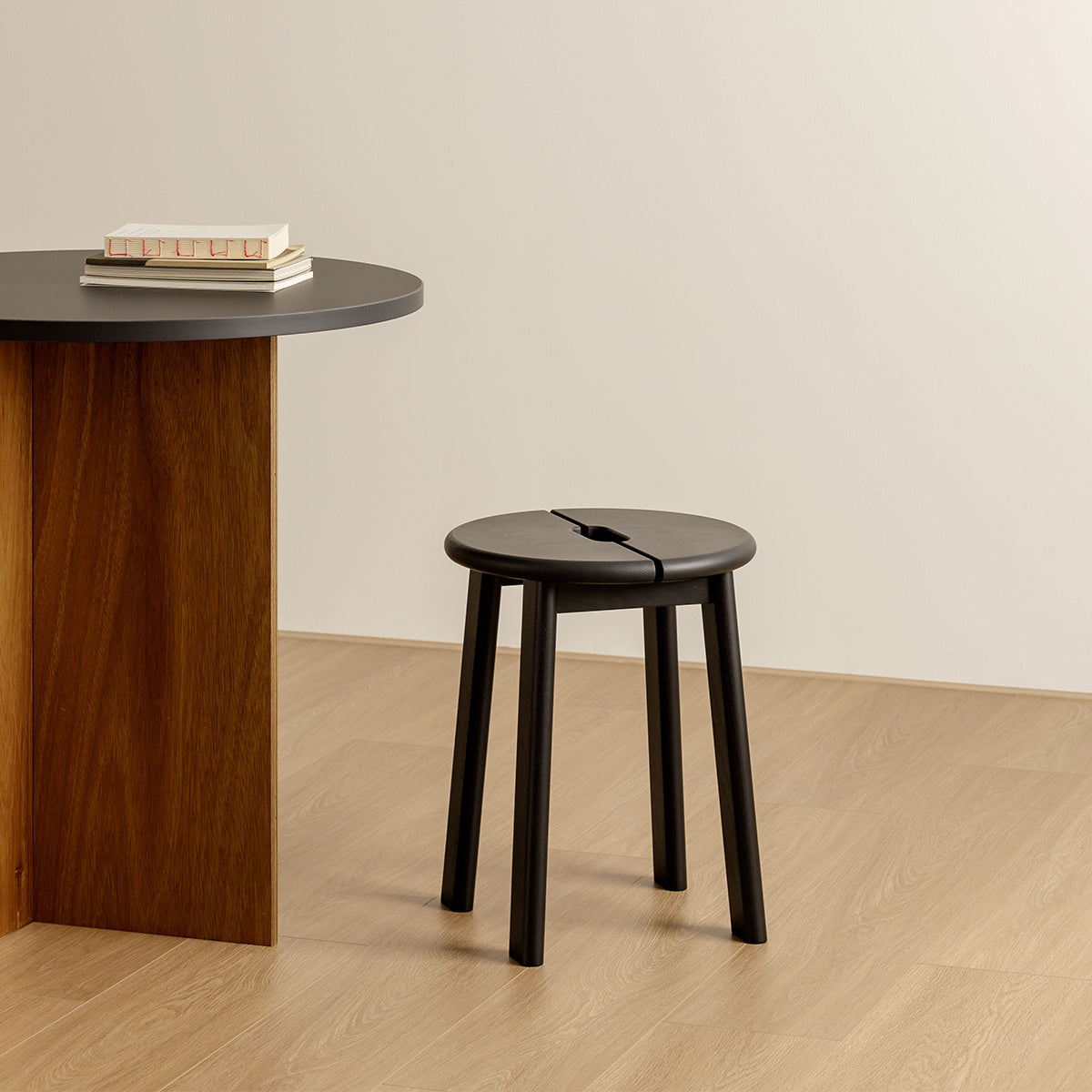 esaila Bravo Stool Black Ash