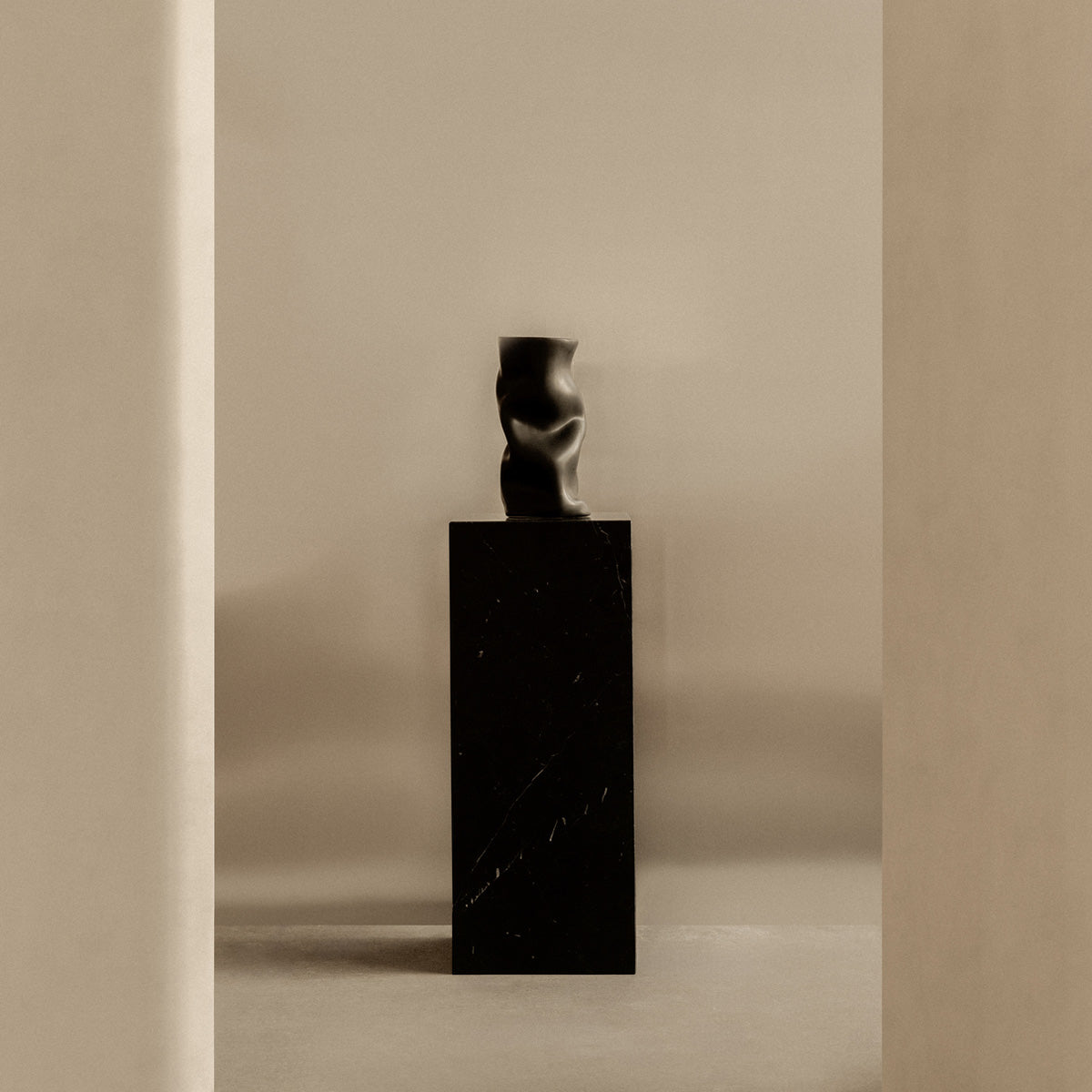 Audo Collapse Vase H30 Black