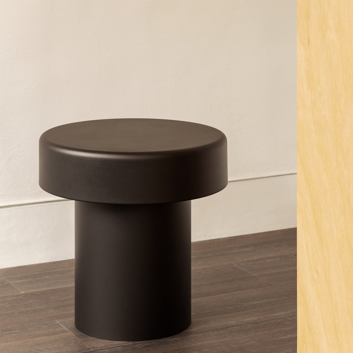 esaila Edge Table Black