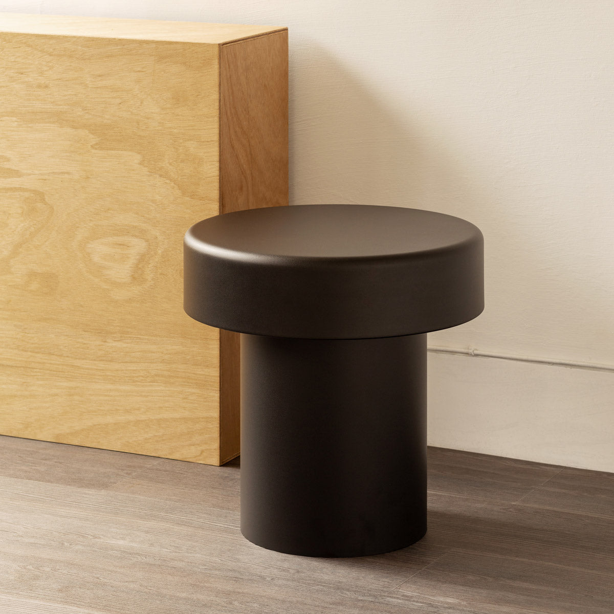 esaila Edge Table Black