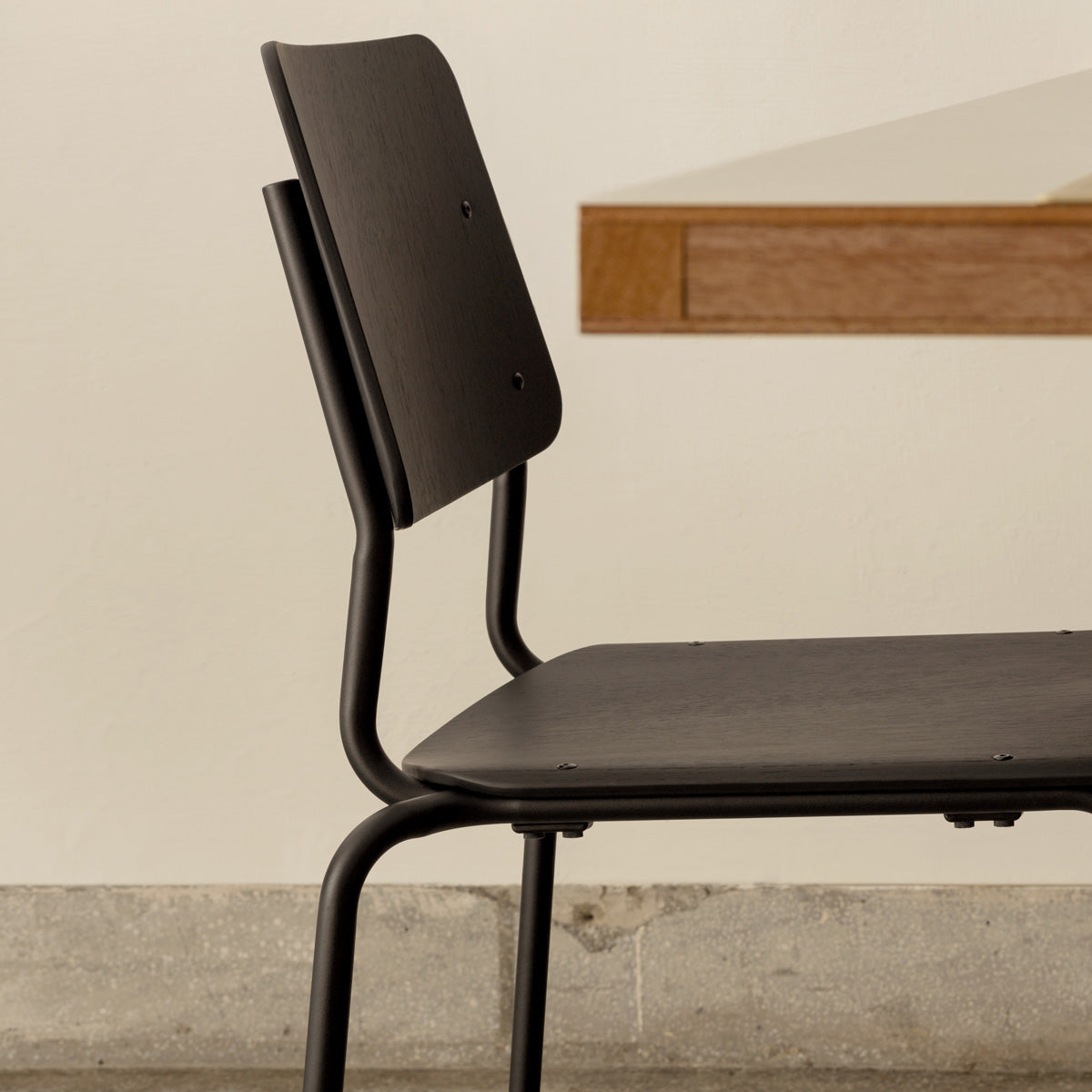 esaila Fore Chair Black Oak Black Frame