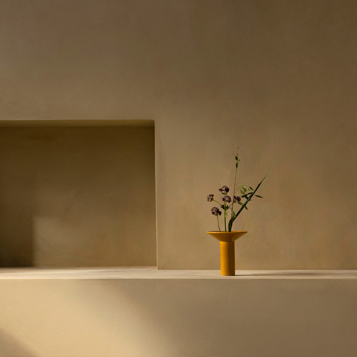 Audo Hana Vase H14.5 Ochre