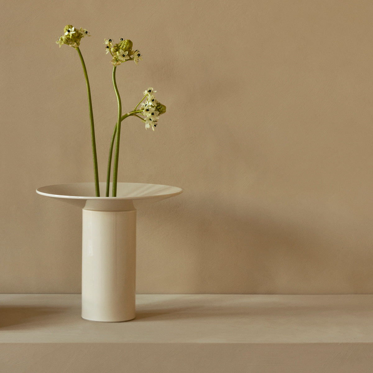 Audo Hana Vase H26 Ashen