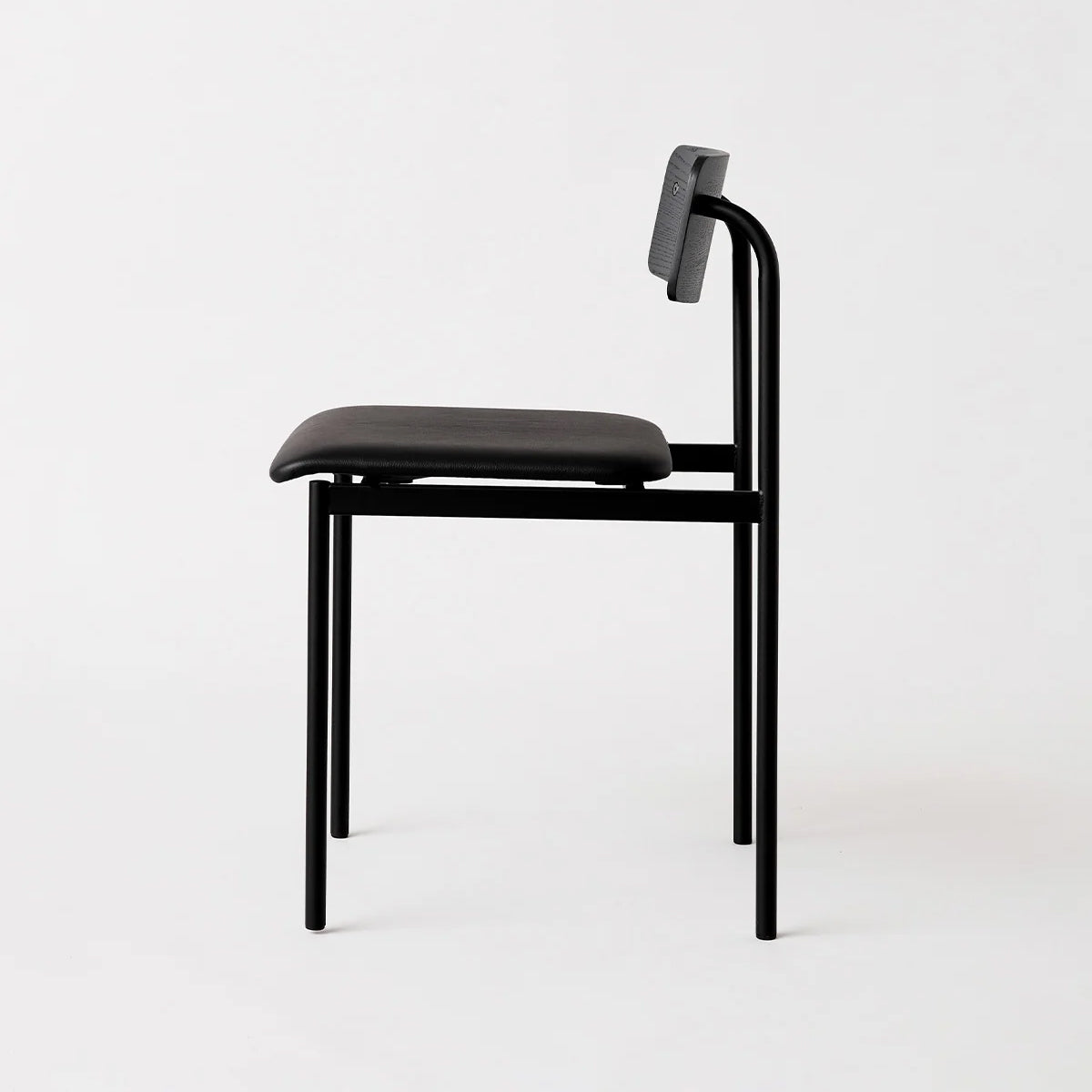 MOEBE Offset Chair Black Black Black Leather