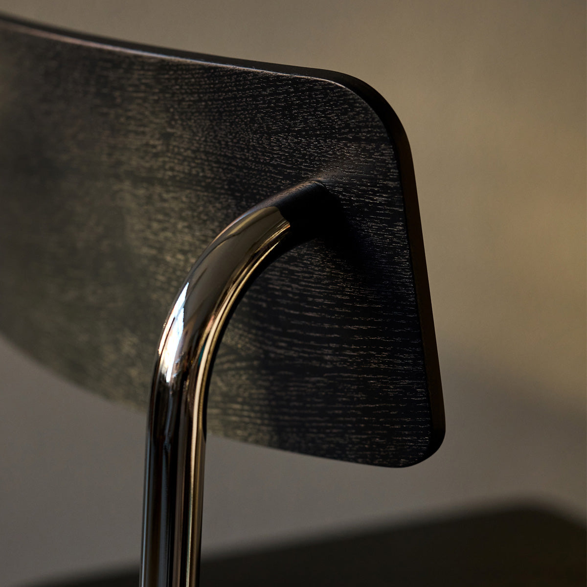 MOEBE Offset Chair Chrome Black