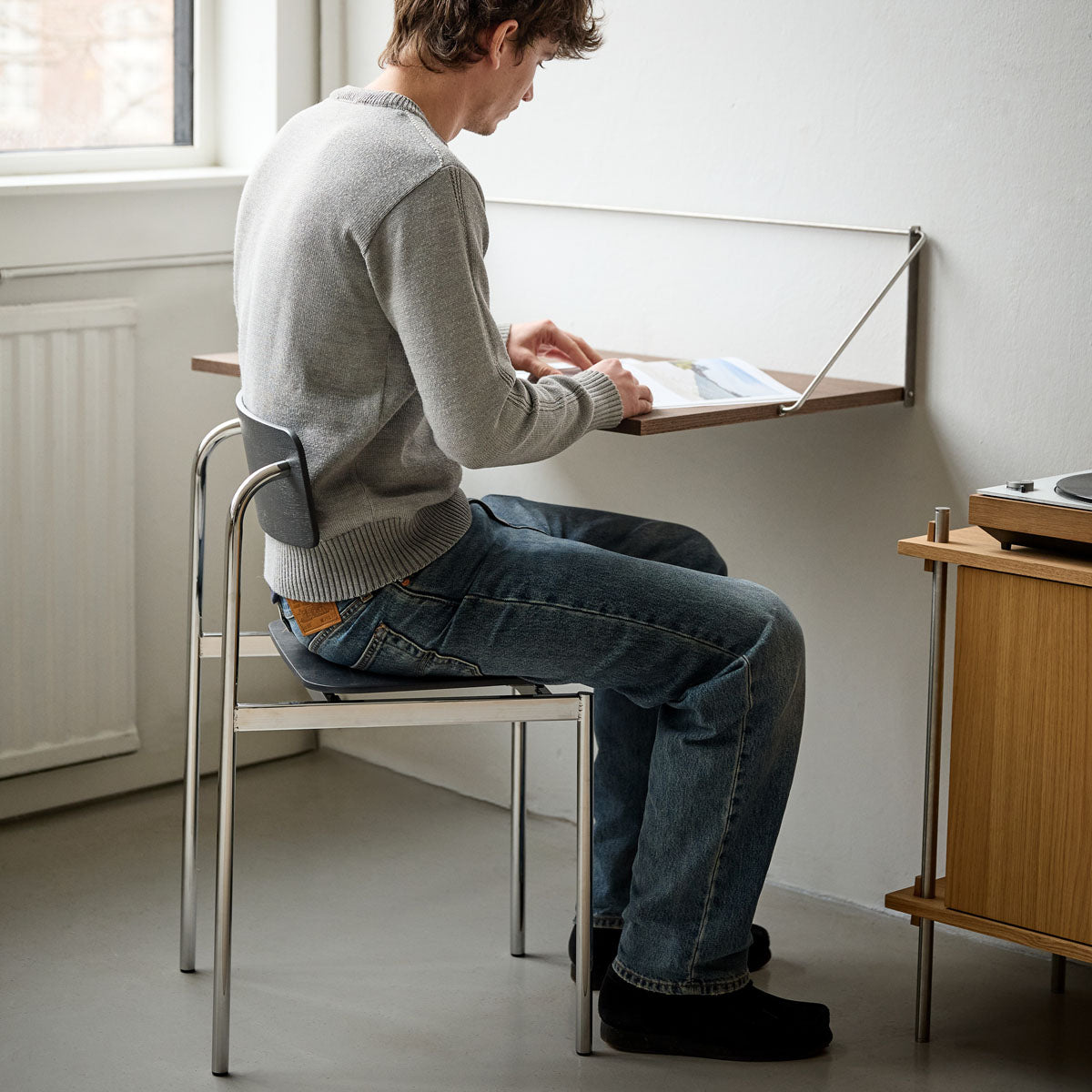 MOEBE Offset Chair Chrome Black