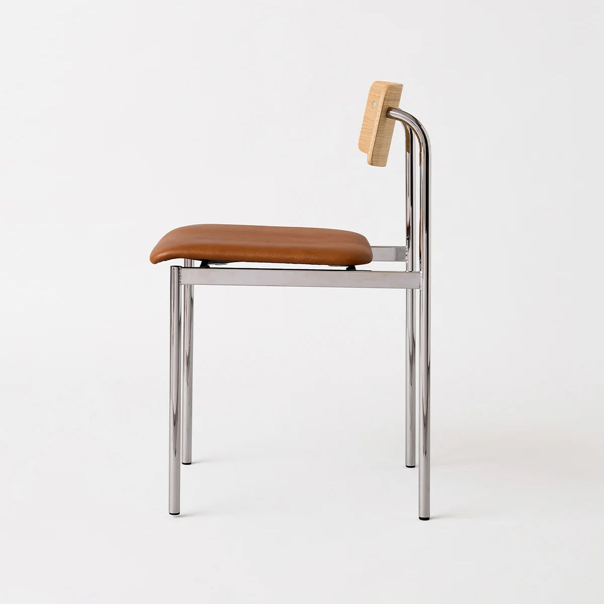 MOEBE Offset Chair Chrome Lacquered Oak Cognac Leather