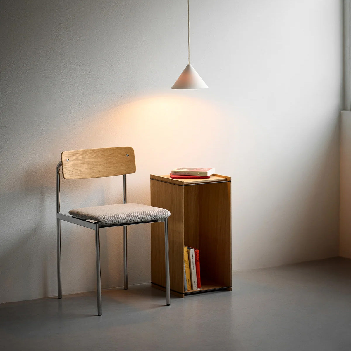 MOEBE Offset Chair Chrome Lacquered Oak Re-wool 128