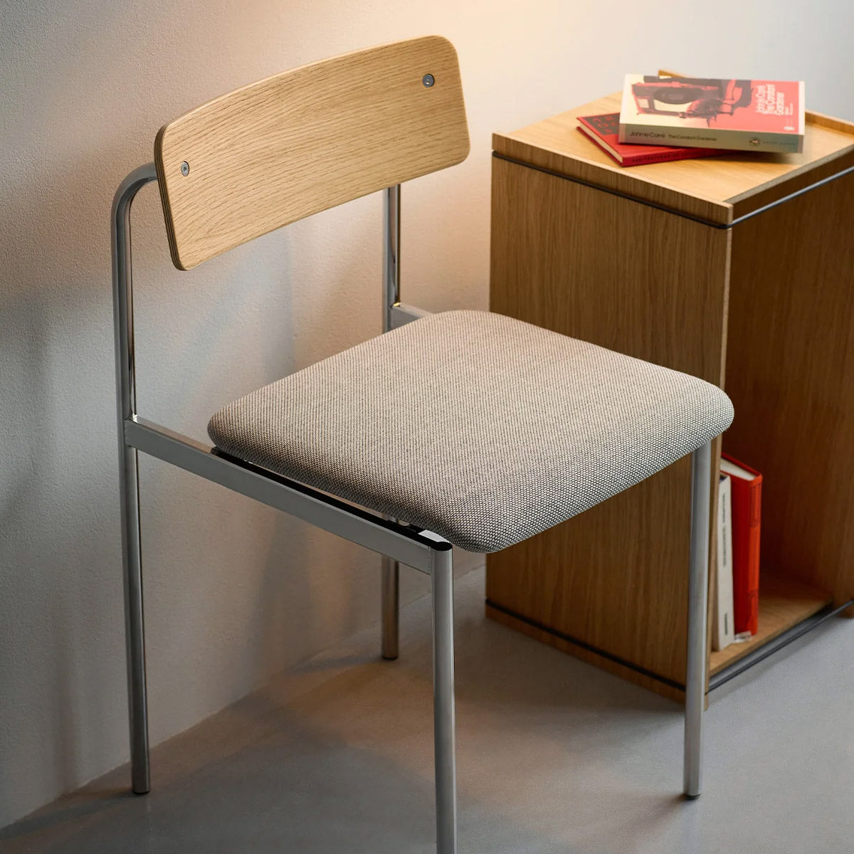 MOEBE Offset Chair Chrome Lacquered Oak Re-wool 128
