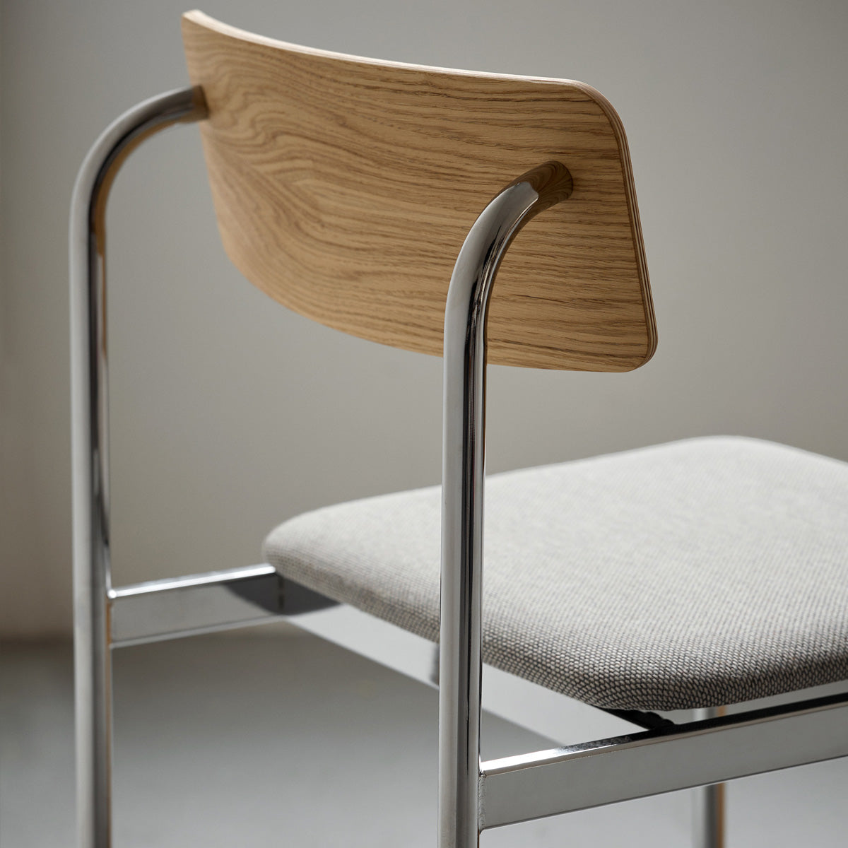 MOEBE Offset Chair Chrome Lacquered Oak Re-wool 128