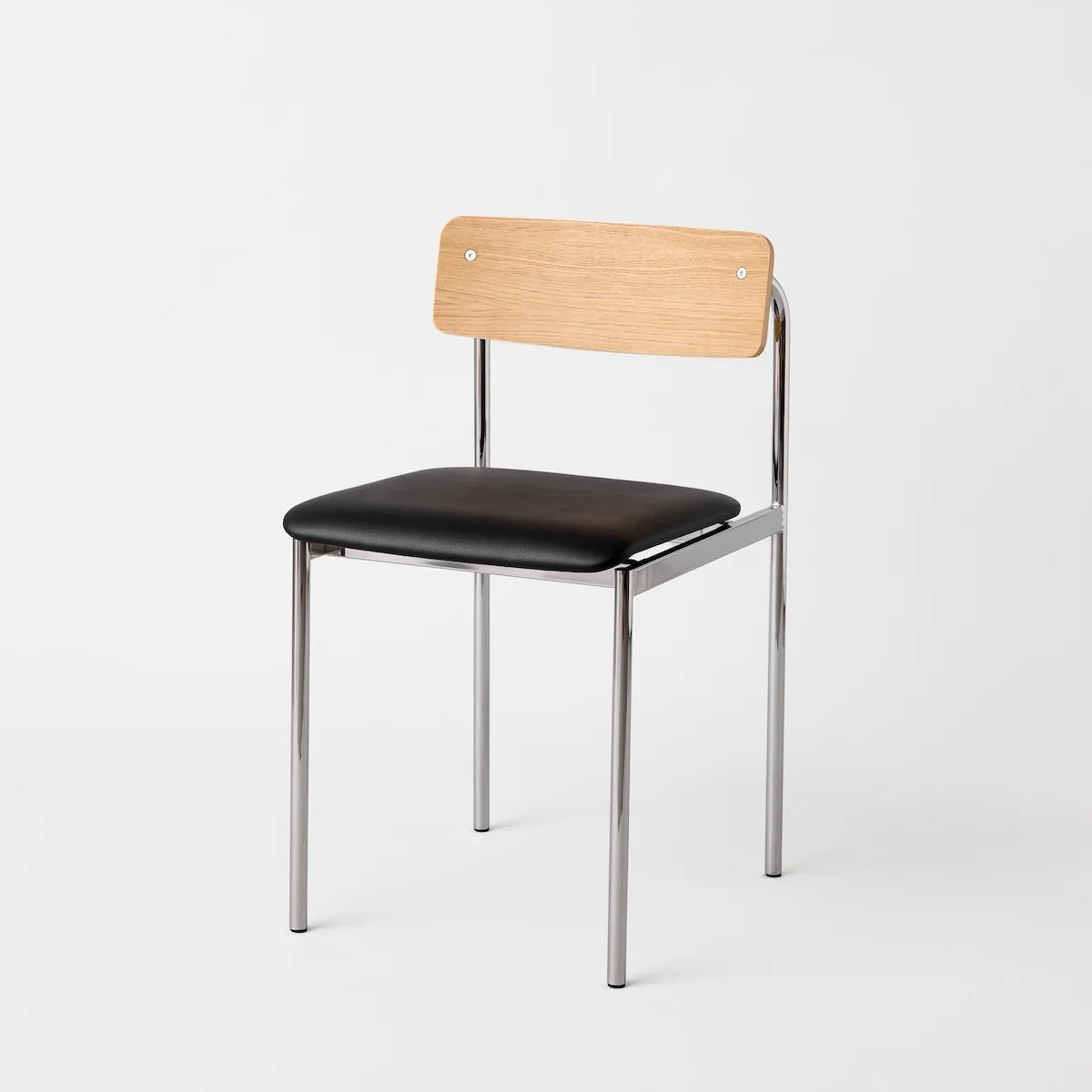 MOEBE Offset Chair Chrome Oiled Oak Black Leather
