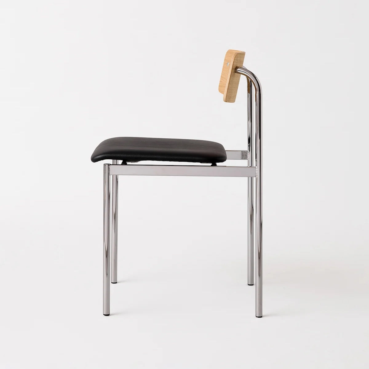 MOEBE Offset Chair Chrome Oiled Oak Black Leather