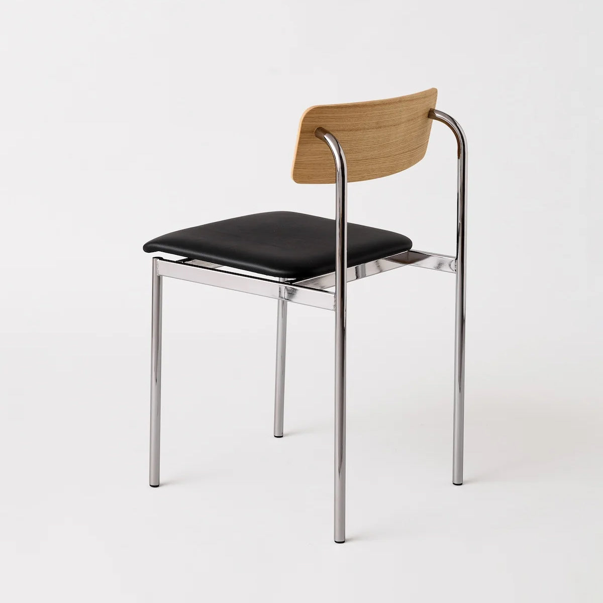 MOEBE Offset Chair Chrome Oiled Oak Black Leather