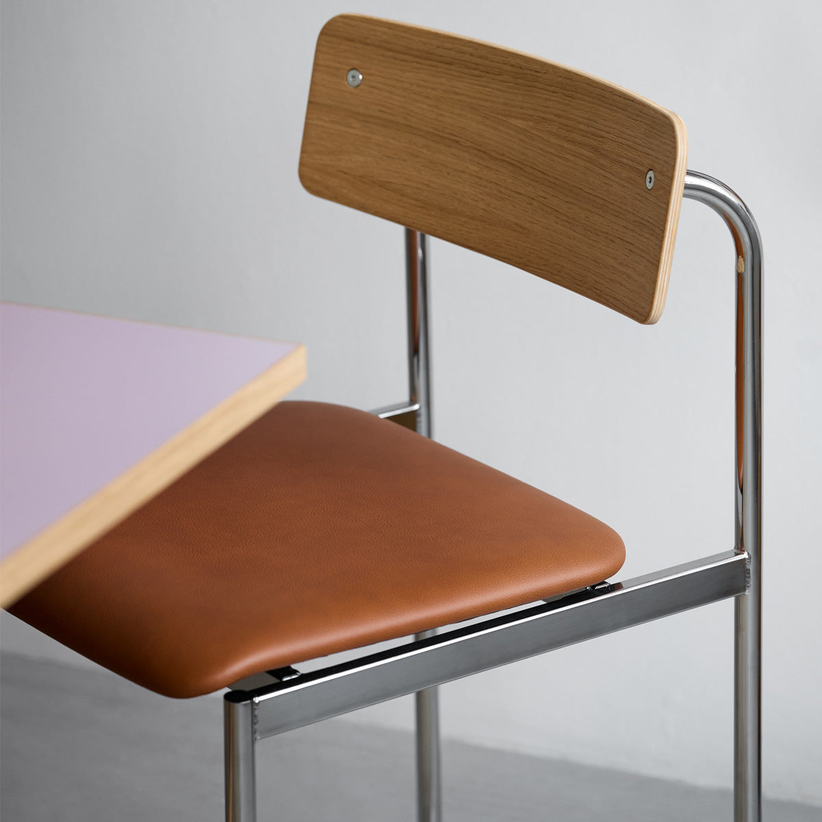 MOEBE Offset Chair Chrome Oiled Oak Cognac Leather