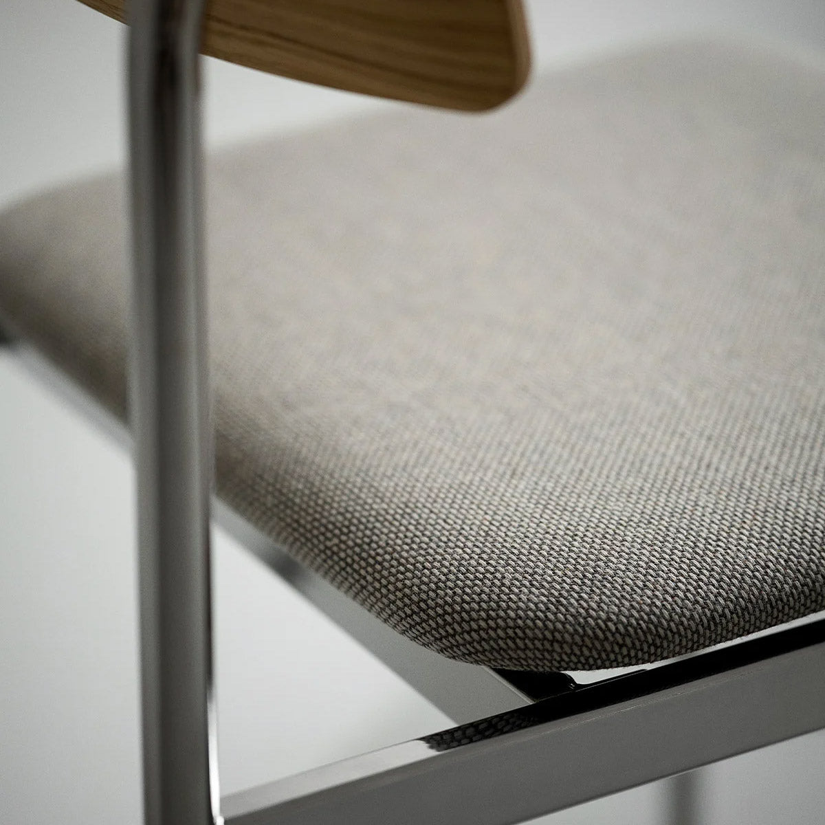 MOEBE Offset Chair Chrome Oiled Oak Re-wool 128