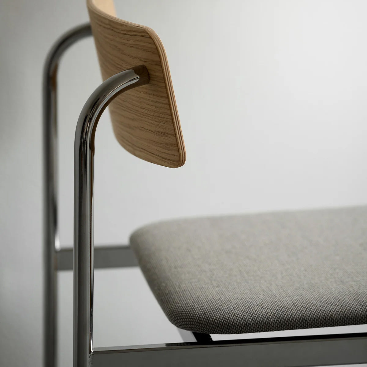MOEBE Offset Chair Chrome Oiled Oak Re-wool 128