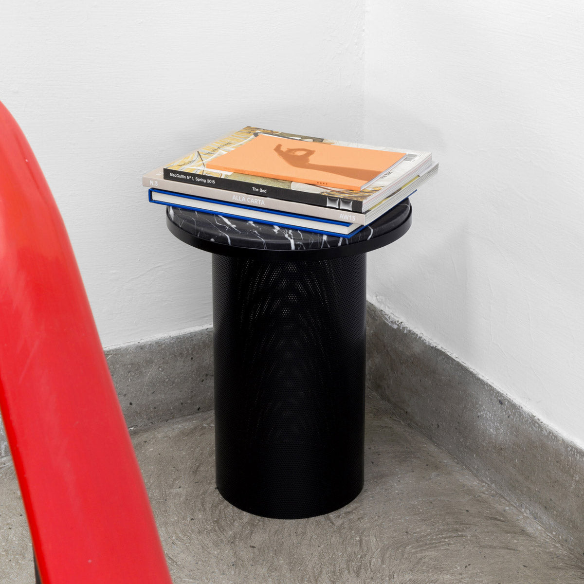esaila Pedestal Table Marquina Marble Black Frame