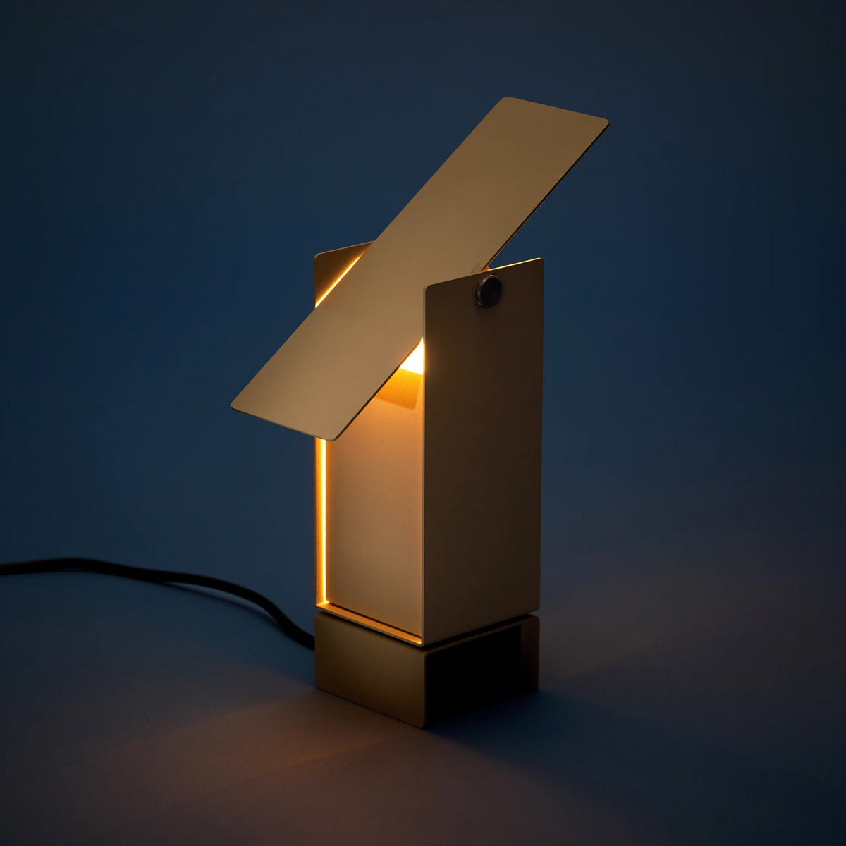 MOEBE Pivoting Table Lamp Sand