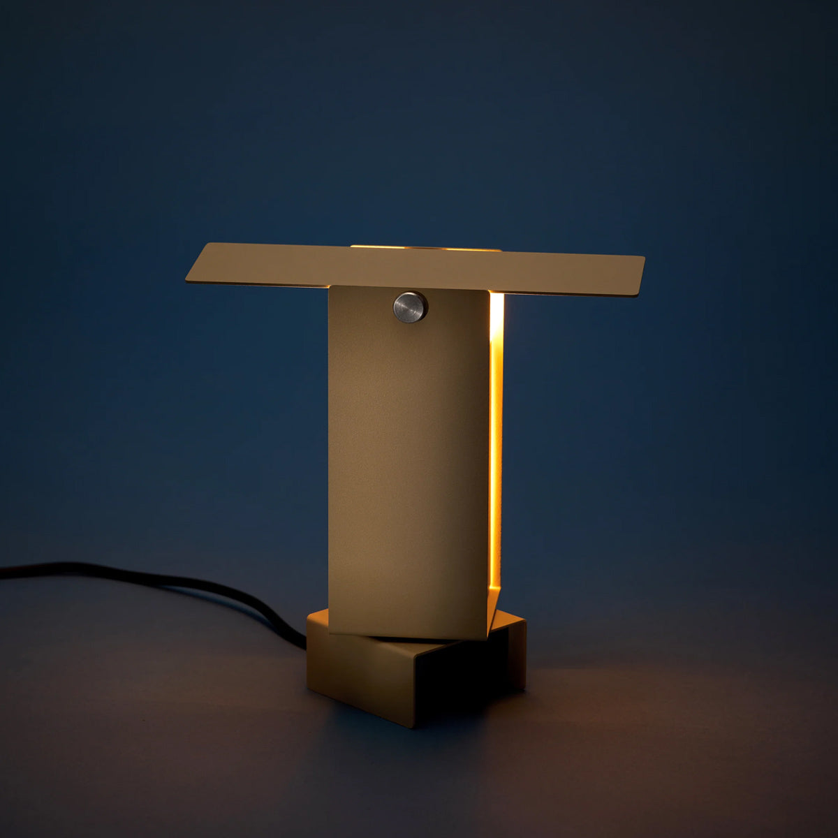 MOEBE Pivoting Table Lamp Sand