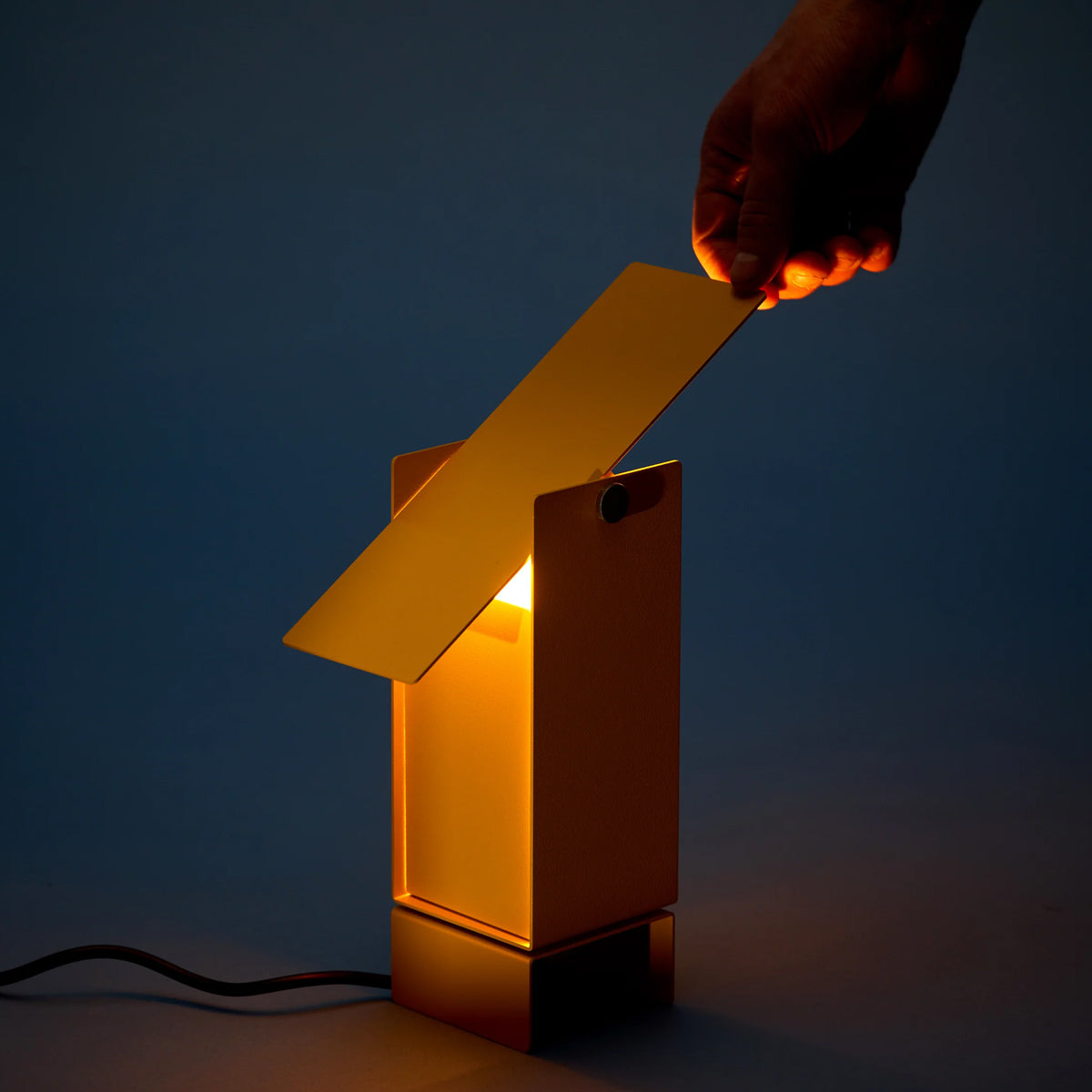 MOEBE Pivoting Table Lamp Yellow