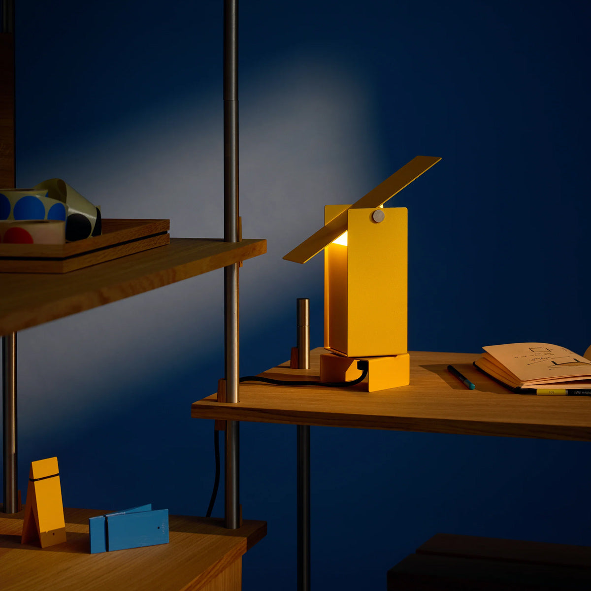 MOEBE Pivoting Table Lamp Yellow