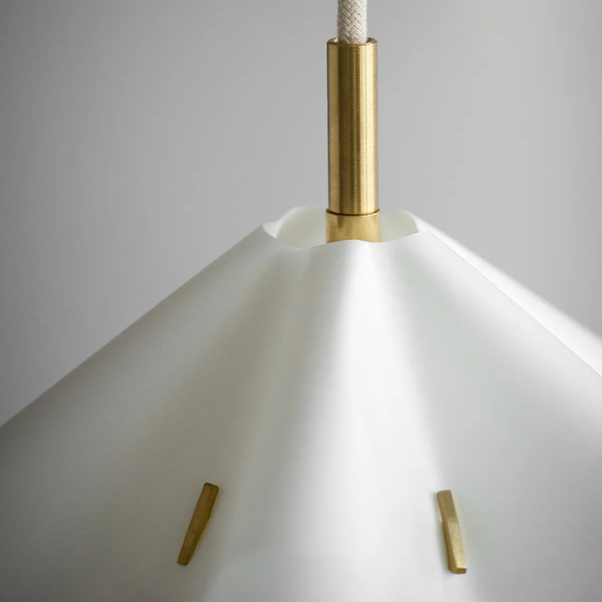 MOEBE Sinuate Pendant M White Brass