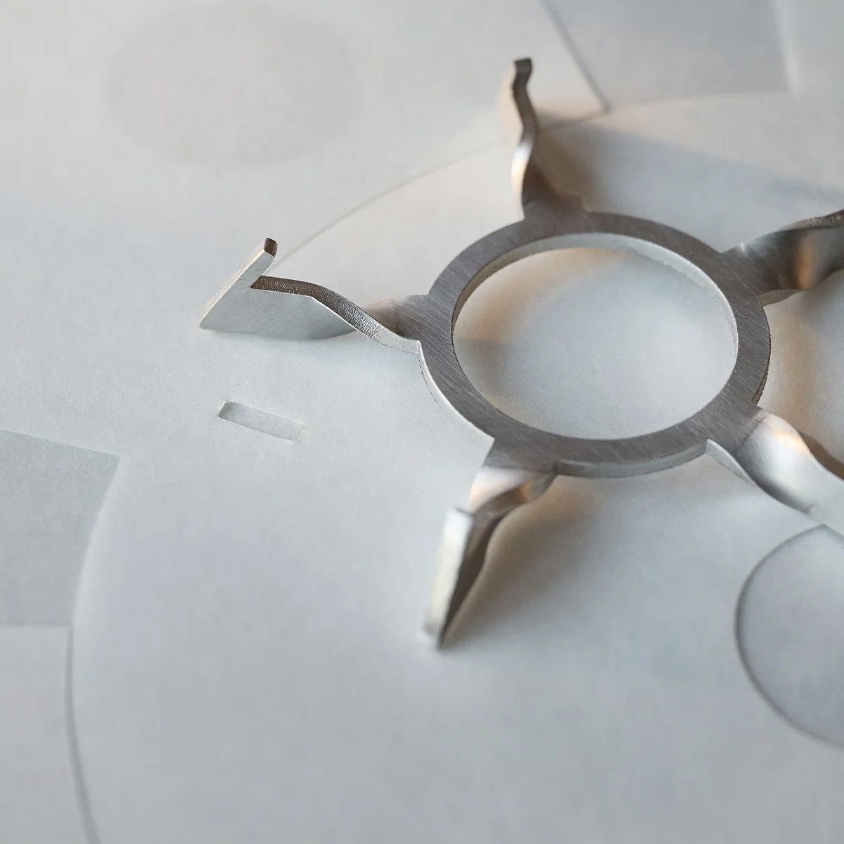 MOEBE Sinuate Pendant M White Stainless Steel