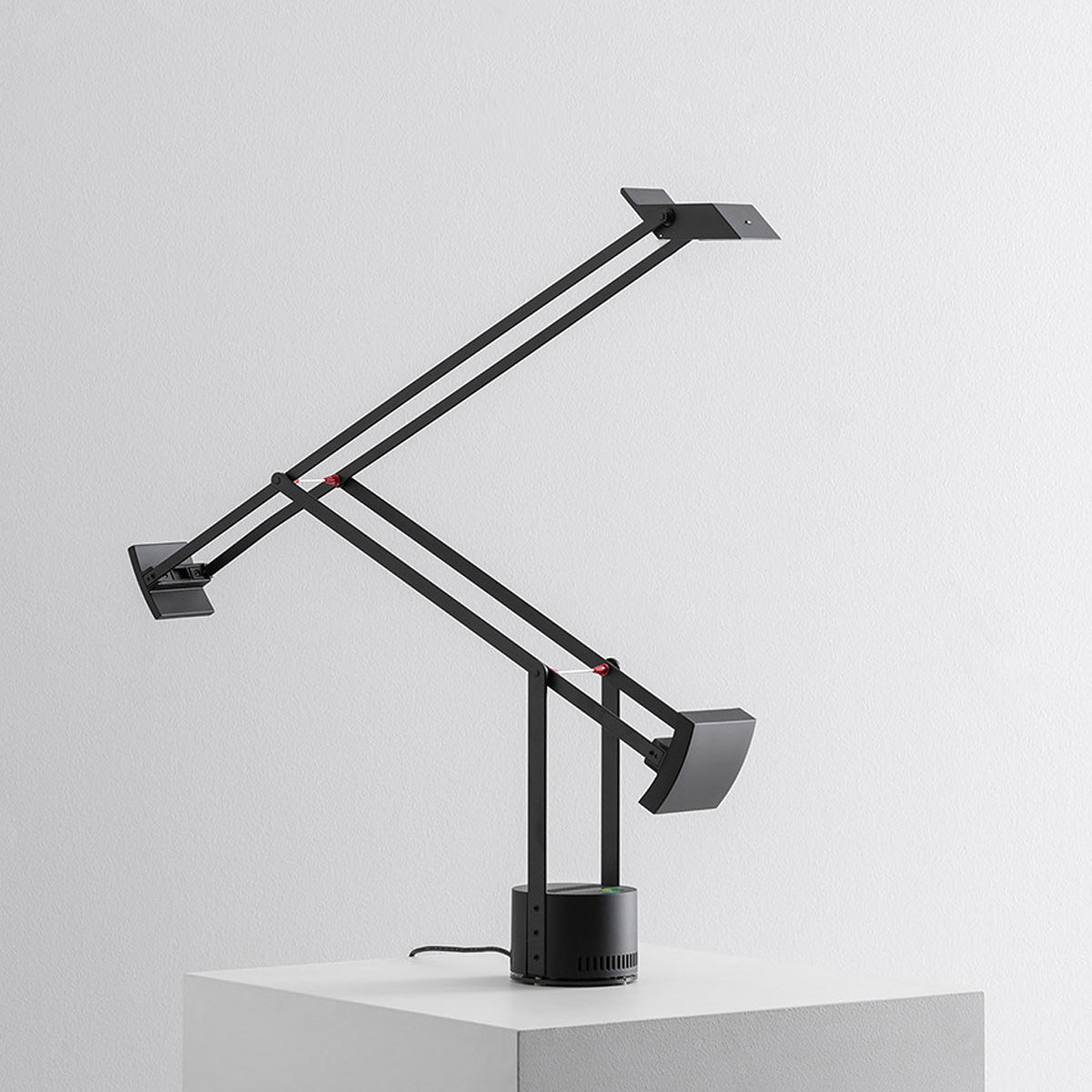 Artemide Tizio LED Black – D9 STUDIO