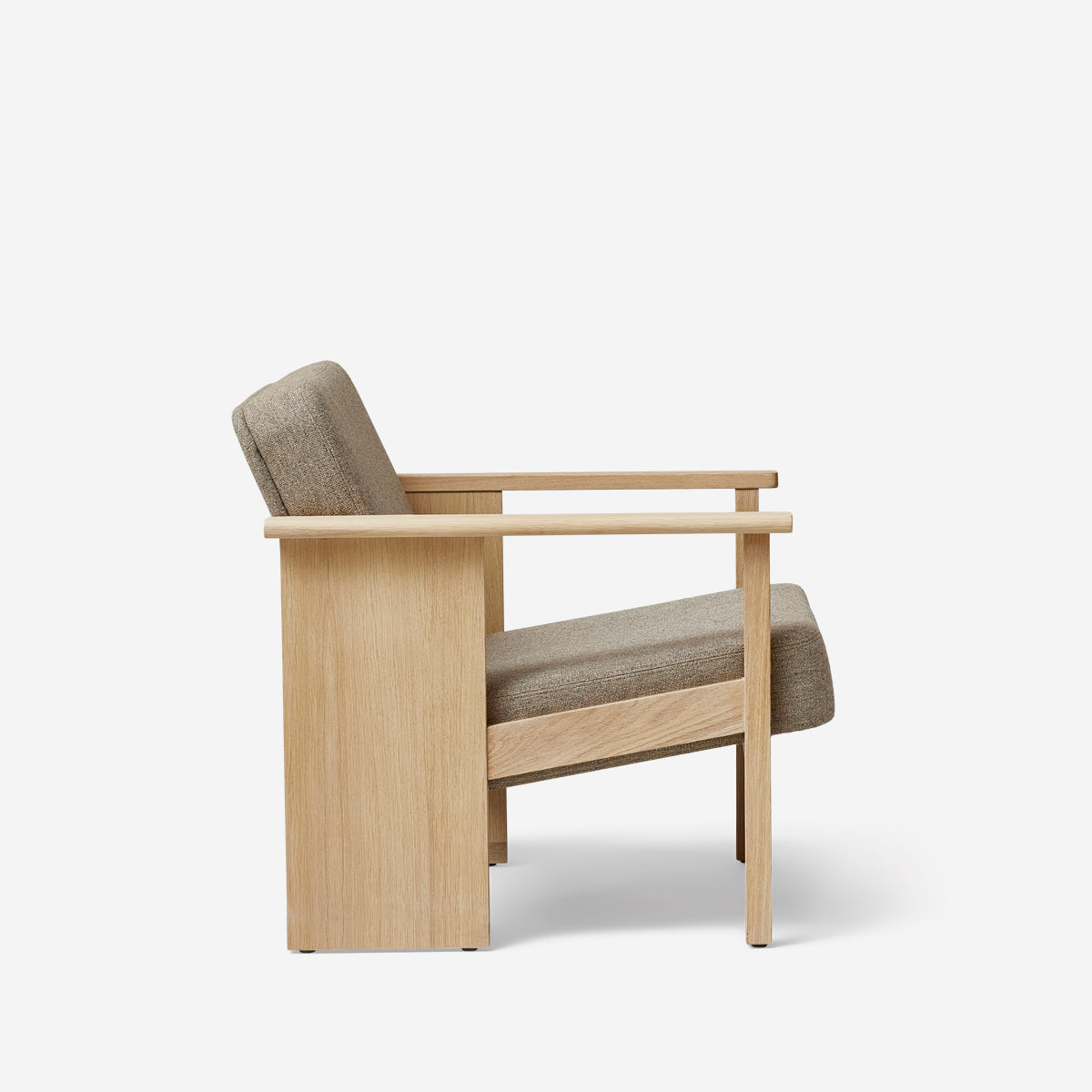 FORM & REFINE Block Lounge Chair White Oak Hallingdal 65-0227