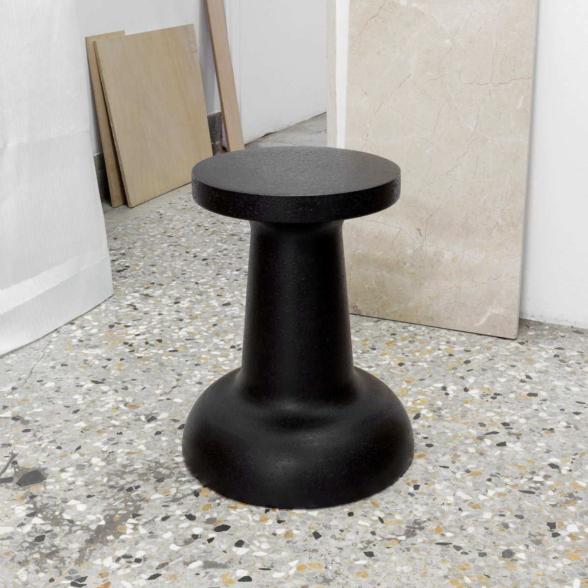 esaila Pushpin Adult Dark Stained Cork