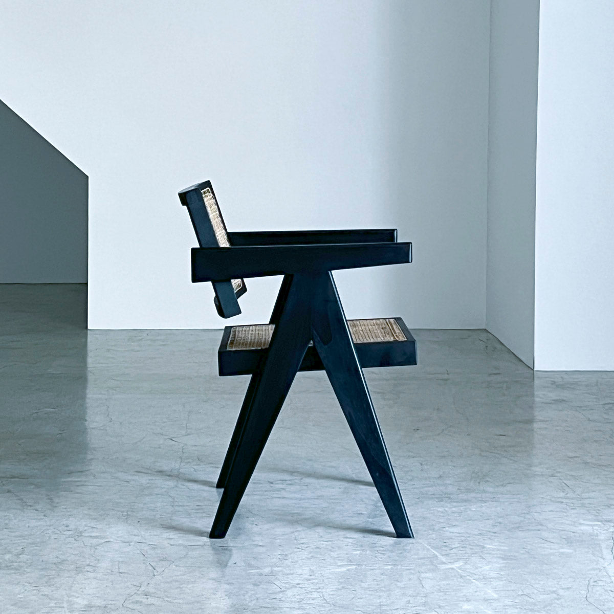 ピエールジャンヌレ Pierre Jeanneret ダイニングチェア 黒 PIERRE JEANNERET ピエール・ジャンヌレ EASY ARM CHAIR BLA