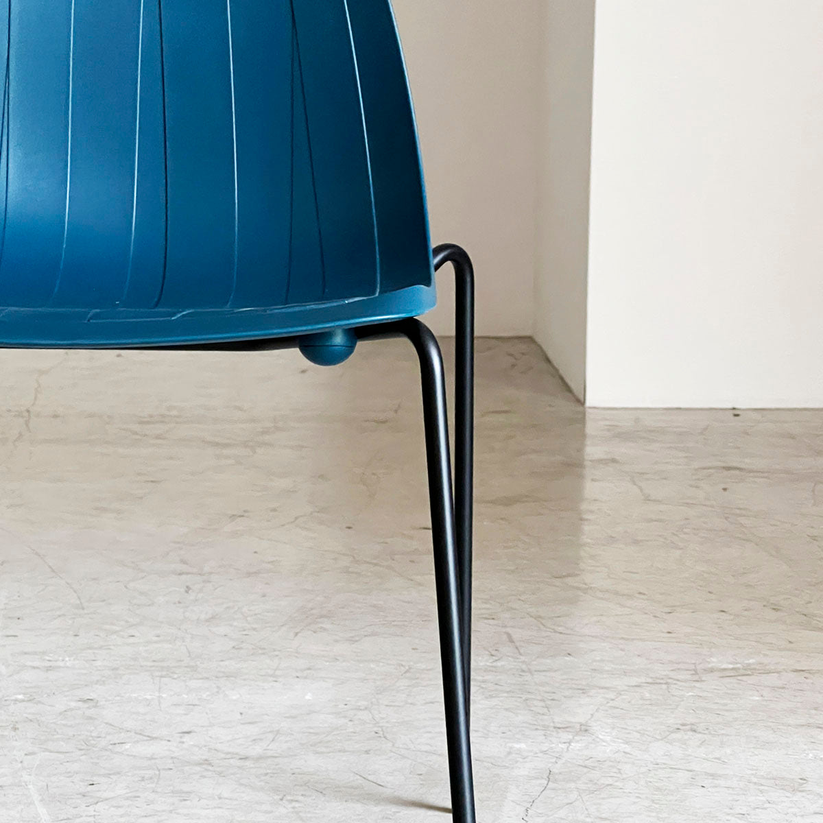 MOROSO Impossible Wood Chair Ocean Blue (店頭展示品B） – D9 STUDIO