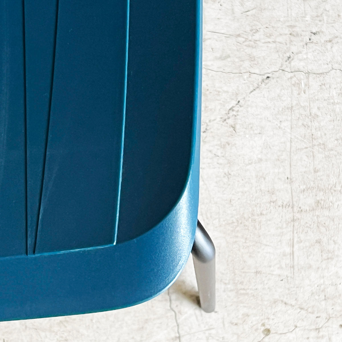 MOROSO Impossible Wood Chair Ocean Blue (店頭展示品B） – D9 STUDIO